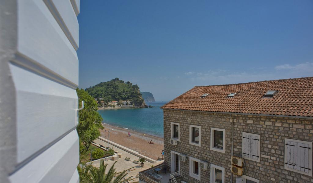 Piazza 2 *